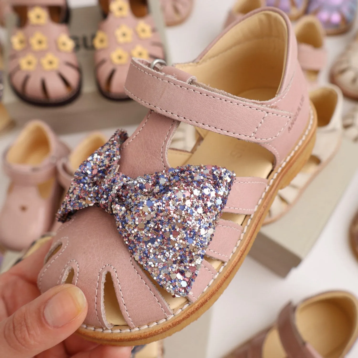 Angulus Rosebud/Pastel multi glitter Sandal Med Glittersljfe Og Velcro Closure