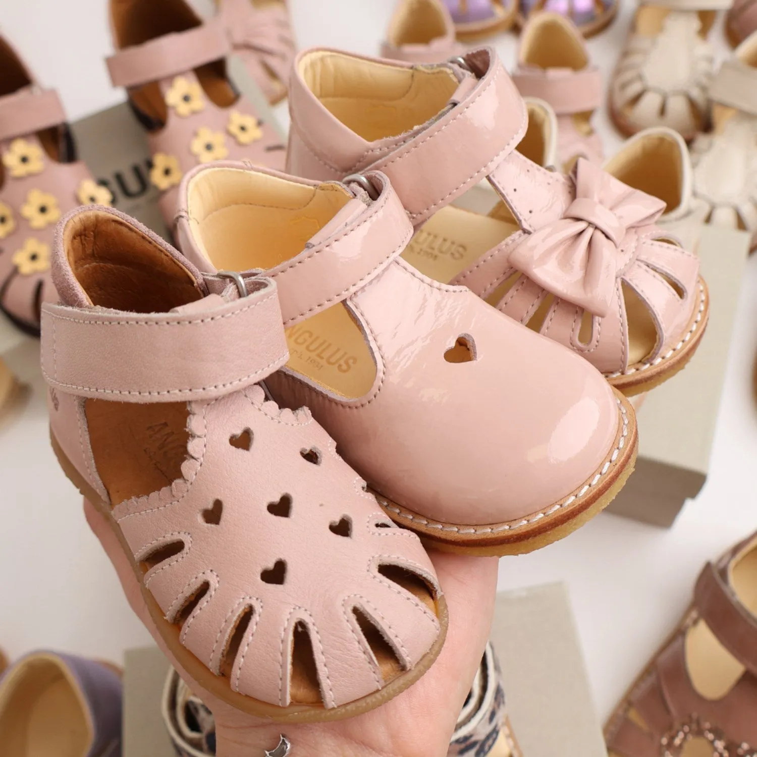 Angulus Rosebud/Rosebud Barnets Frste Sandal Med Udstanset Hjertemnster