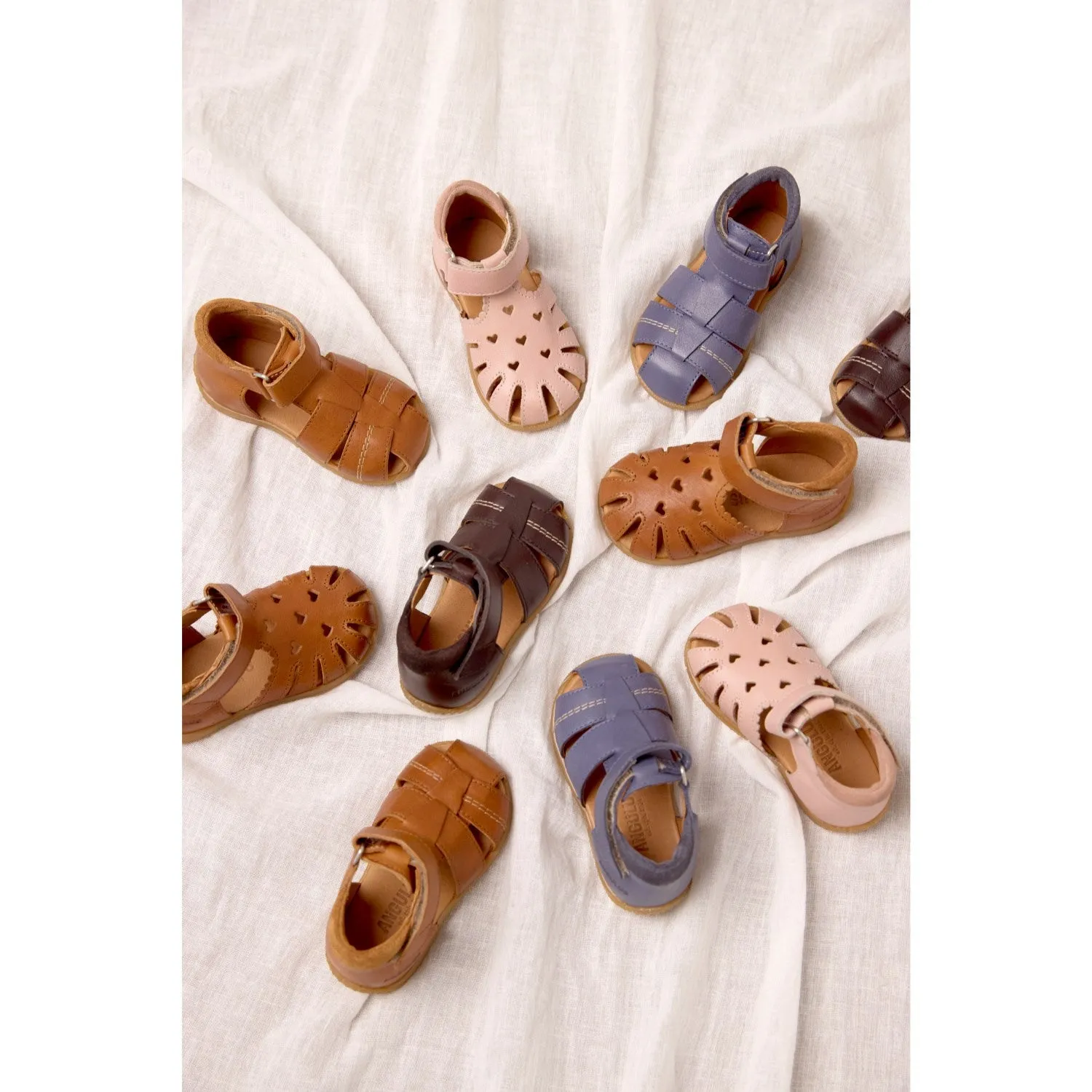 Angulus Rosebud/Rosebud Barnets Frste Sandal Med Udstanset Hjertemnster