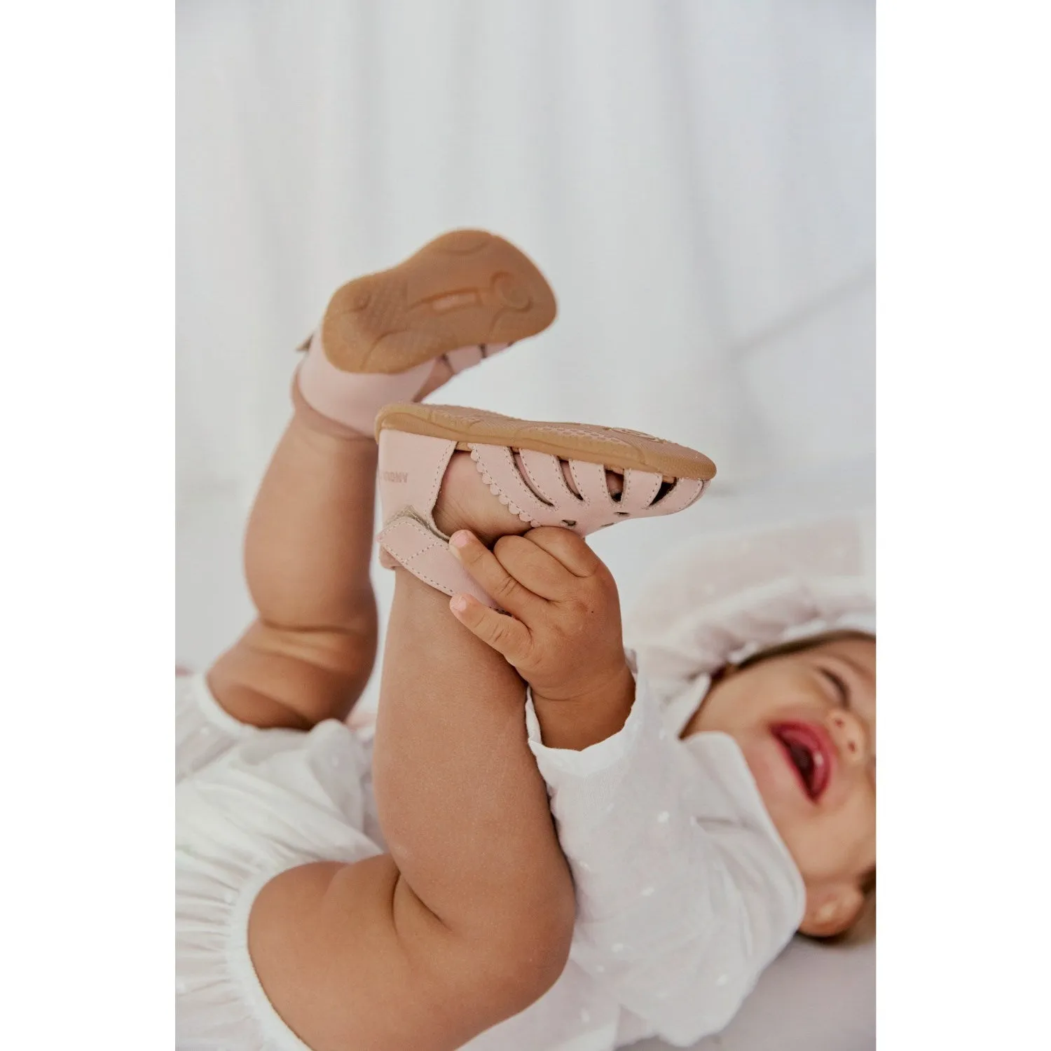 Angulus Rosebud/Rosebud Barnets Frste Sandal Med Udstanset Hjertemnster