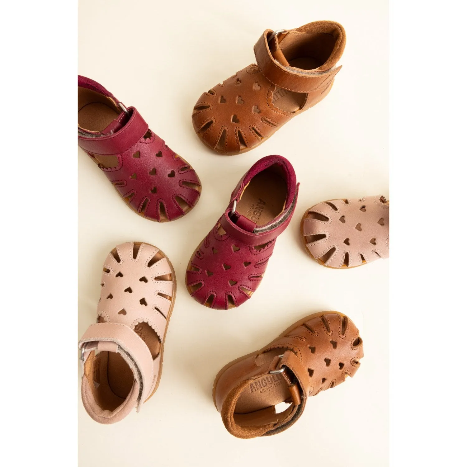 Angulus Rosebud/Rosebud Barnets Frste Sandal Med Udstanset Hjertemnster