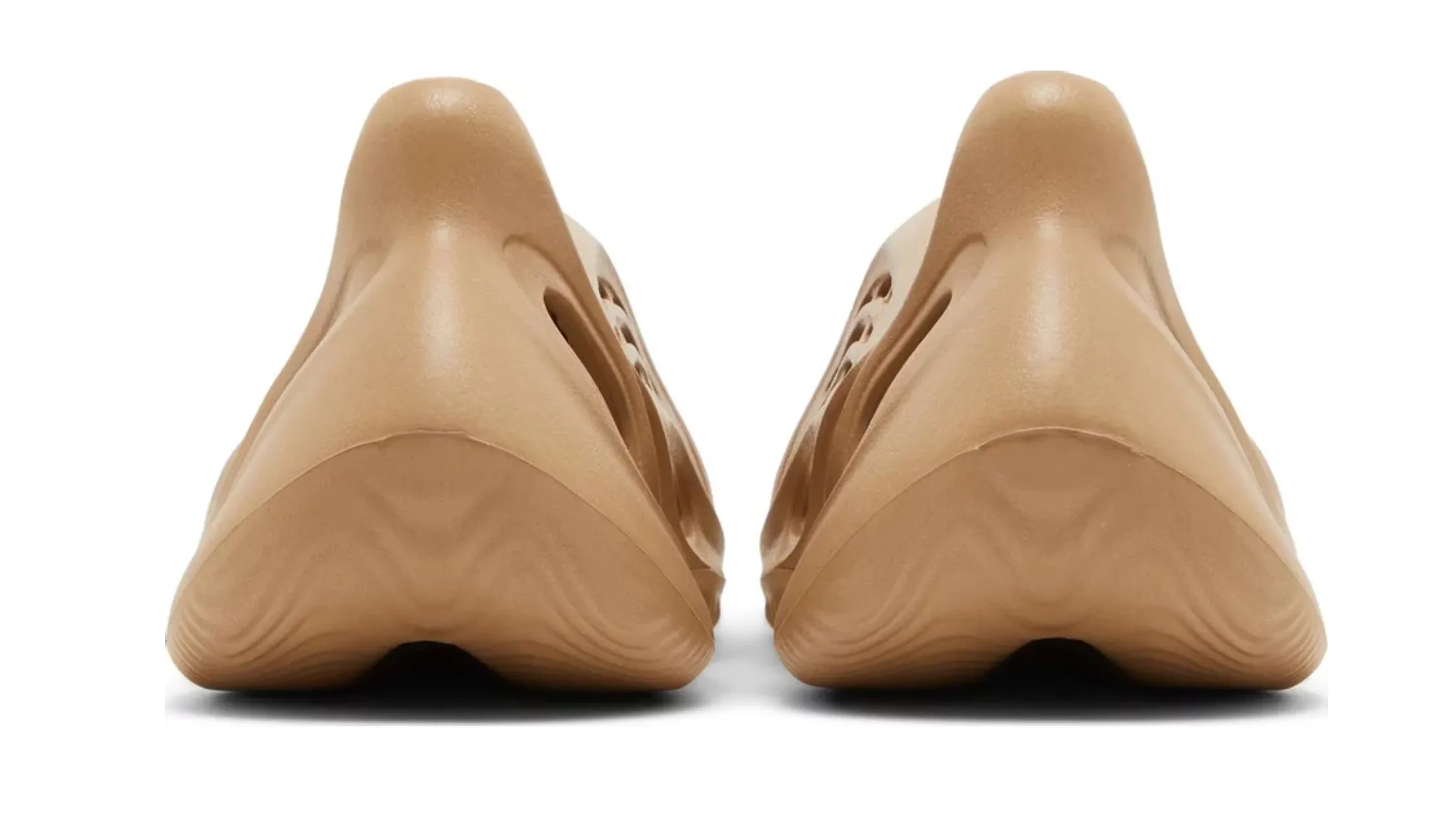 YEEZY FOAM RNR CLAY TAUPE