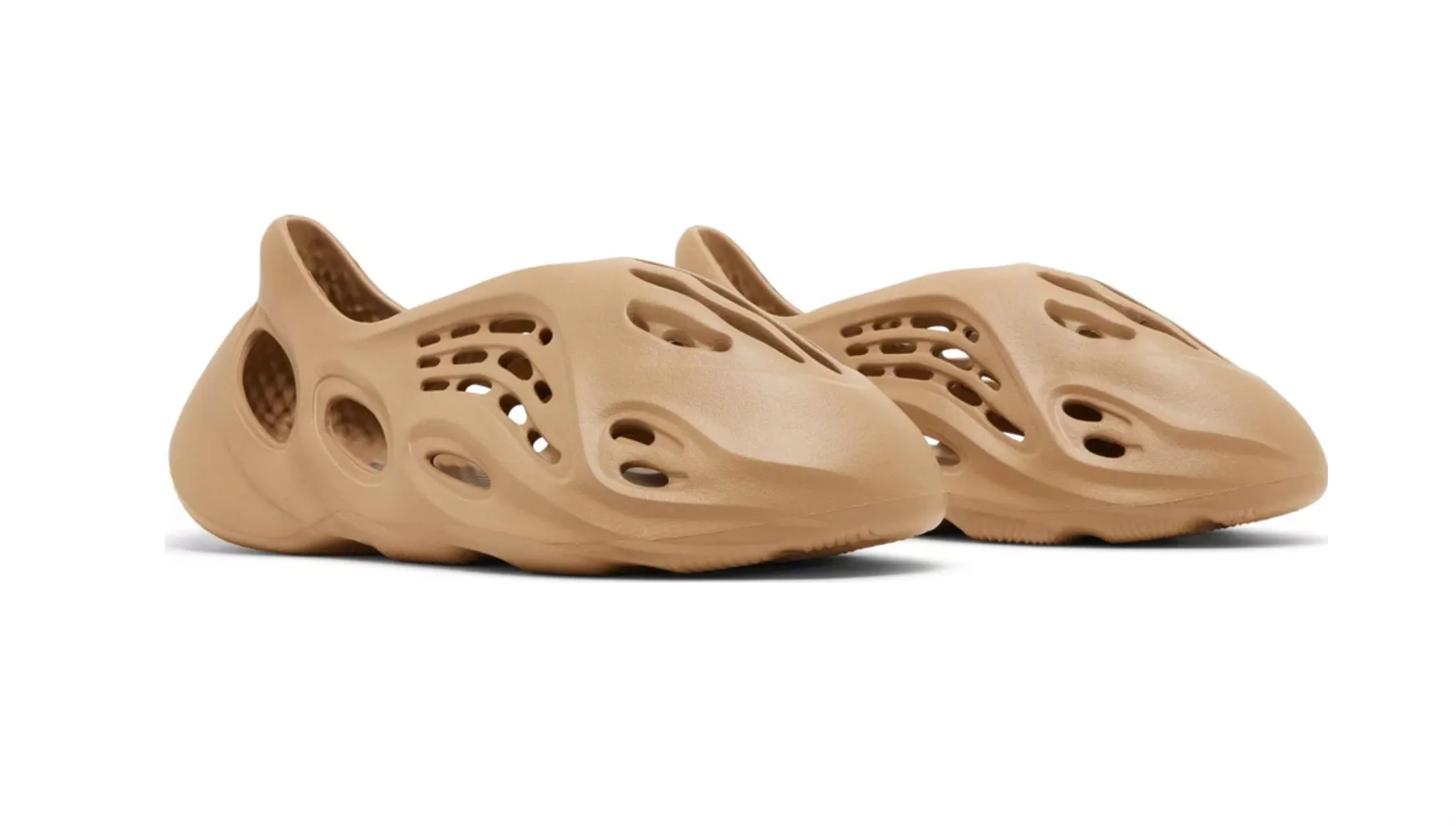 YEEZY FOAM RNR CLAY TAUPE